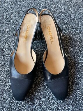 Chanel Cap Toe CC Heel Classic Size 40
